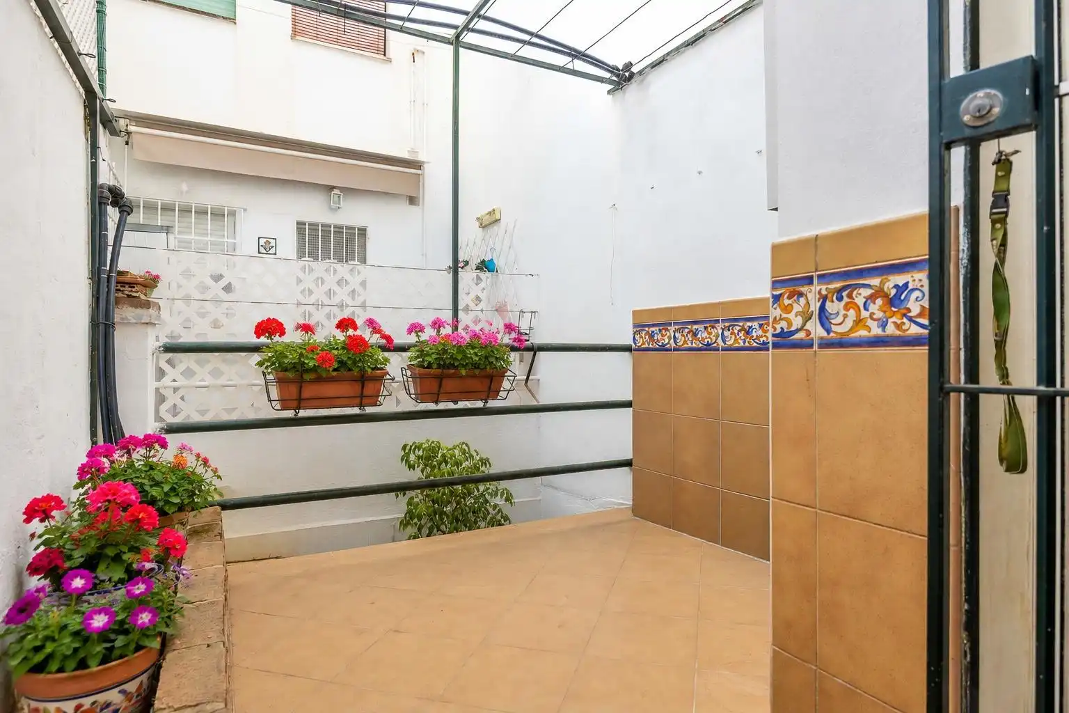 Terrace of Houses for sale in Sevilla  with Air Conditioner, Terrace and Alarm