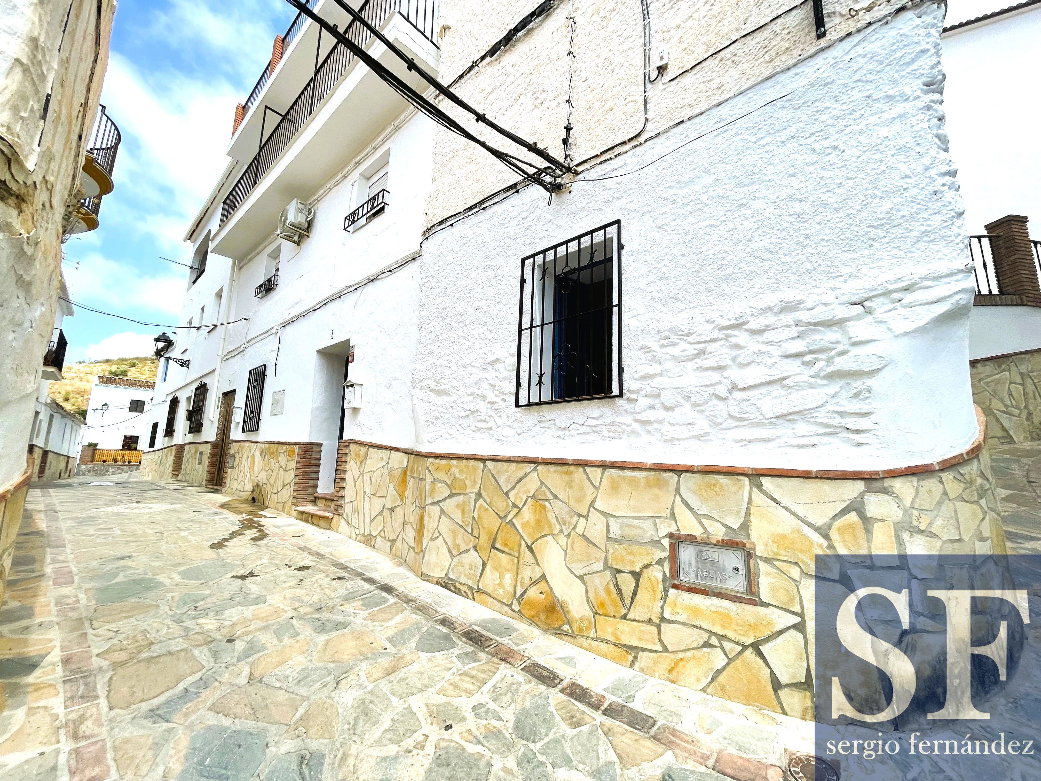 Vista exterior de Casa adosada en venda en Sayalonga