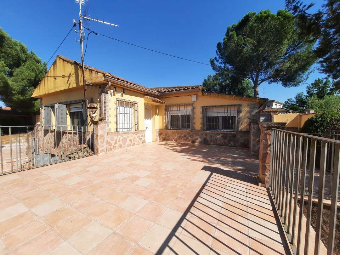 Exterior view of House or chalet for sale in Escalona  with Heating, Private garden and Terrace