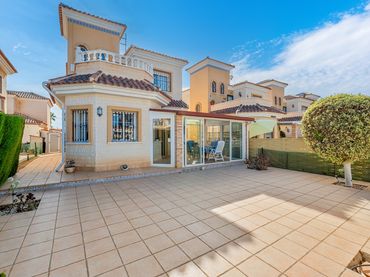 Villa mit Balkon zum Verkauf in El Raso