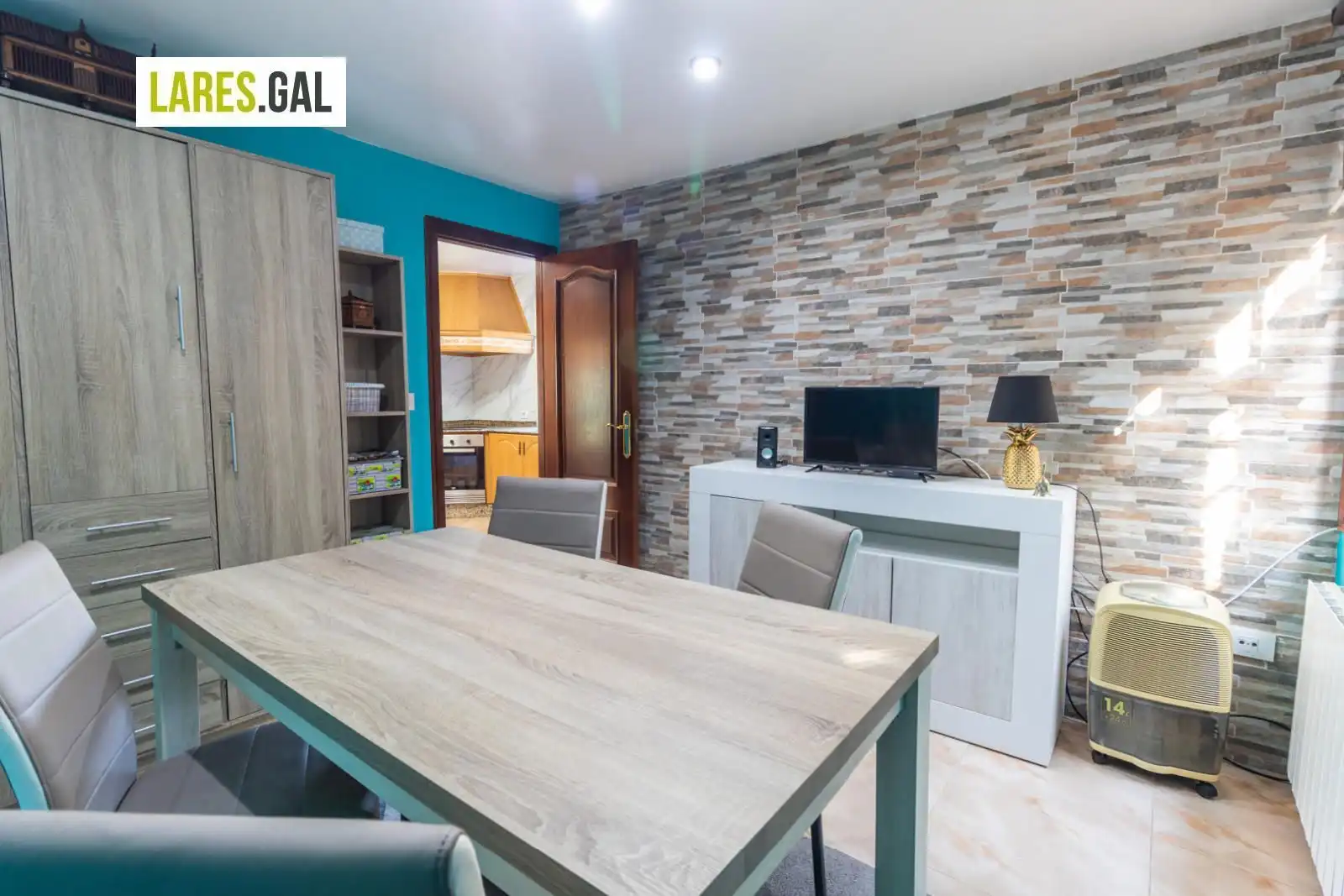 Menjador de Casa o xalet en venda en Cangas  amb Calefacció, Terrassa i Traster