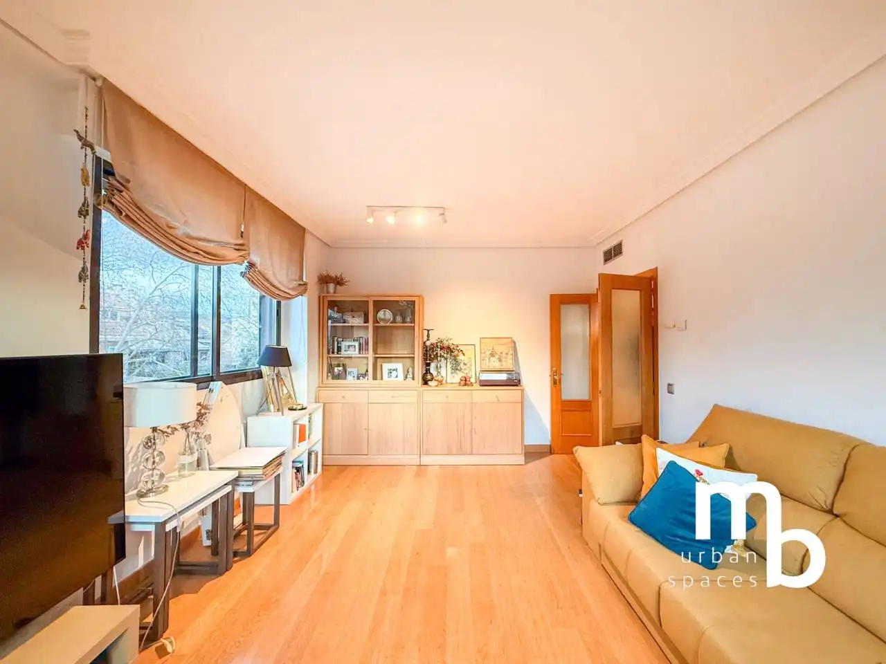Living room of Flat for sale in  Madrid Capital  with Air Conditioner, Heating and Parquet flooring