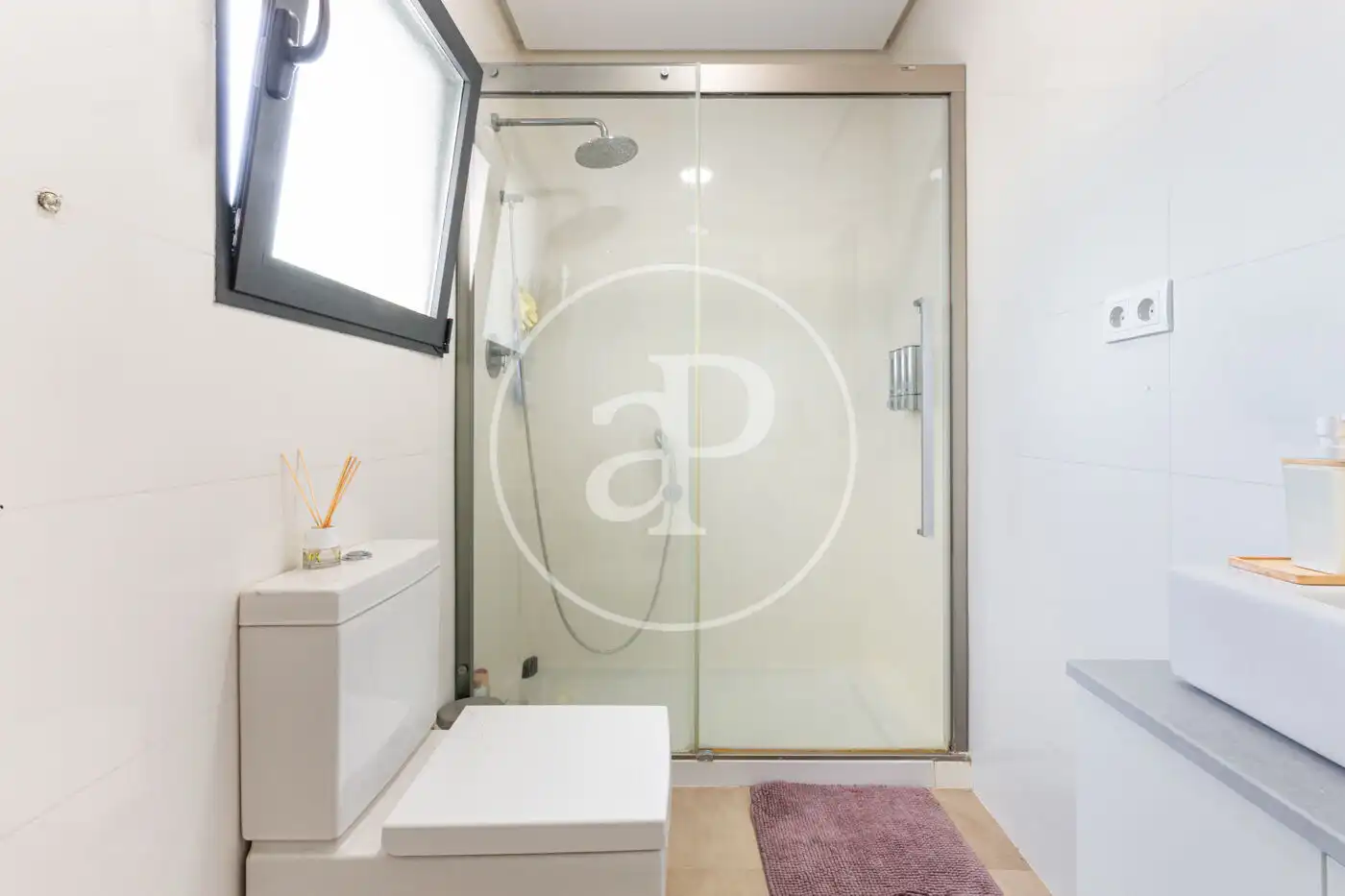Bathroom of Houses for sale in L'Eliana  with Air Conditioner, Heating and Private garden