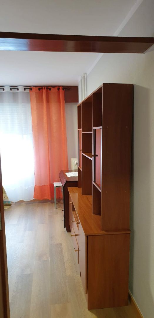 Habitación de Estudio de alquiler en Vigo  con Calefacción, Parquet y Amueblado