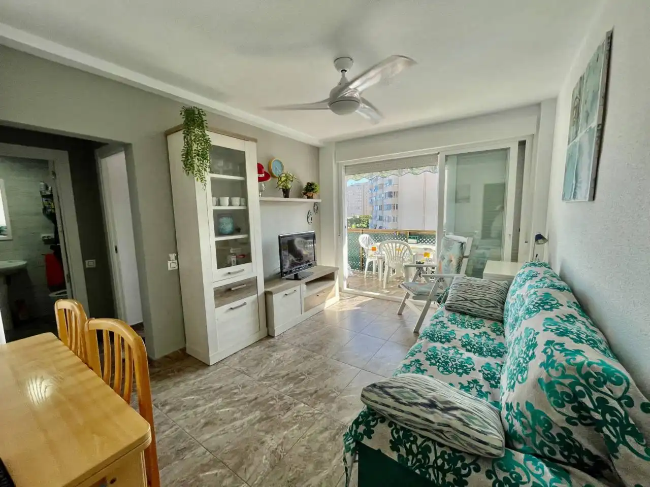 Sala d'estar de Apartament de lloguer en El Campello amb Aire condicionat, Terrassa i Moblat