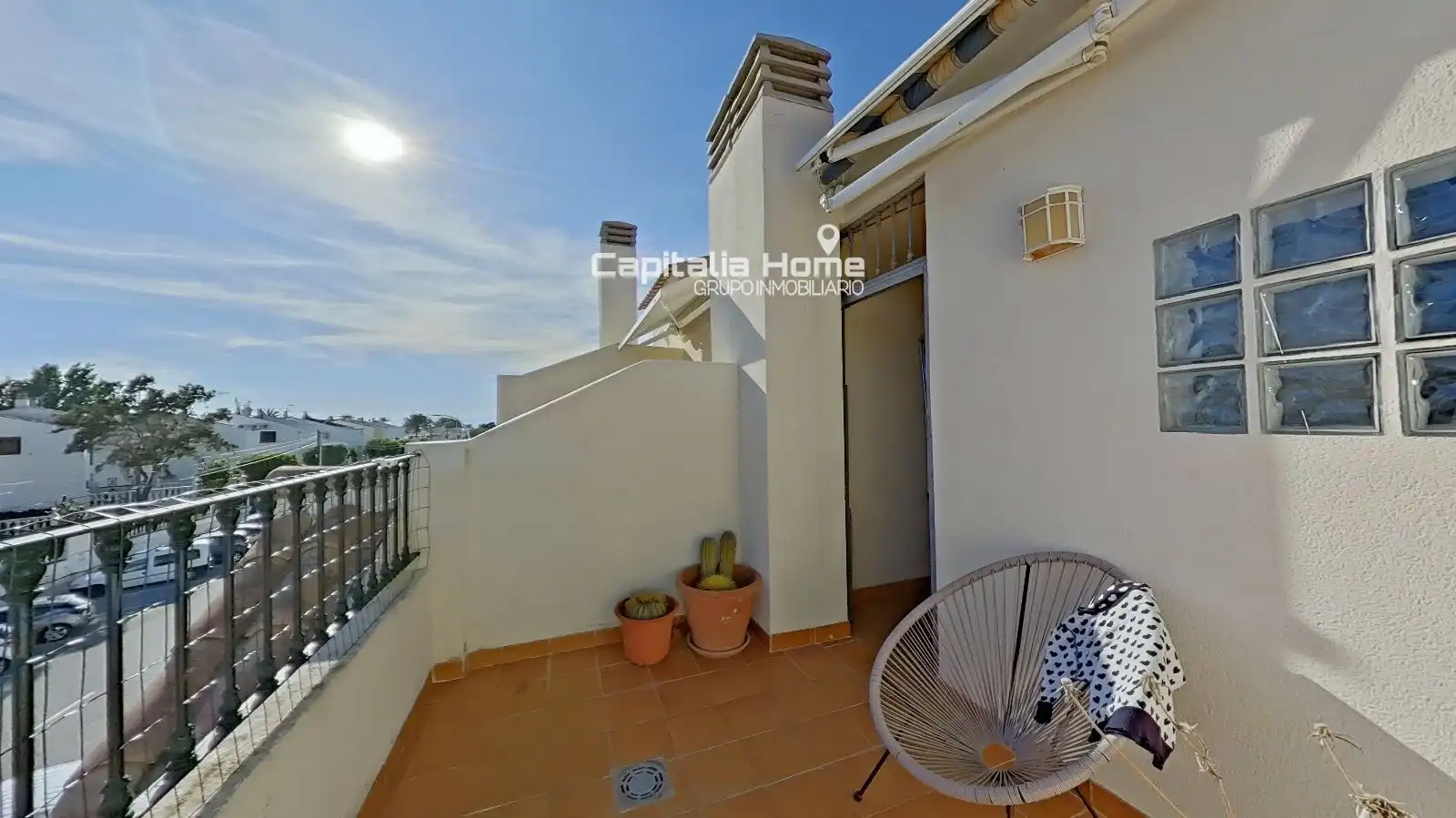 Terrasse von Einfamilien-Reihenhaus zum Verkauf in Santa Pola mit Abstellraum, Schwimmbad und Möbliert