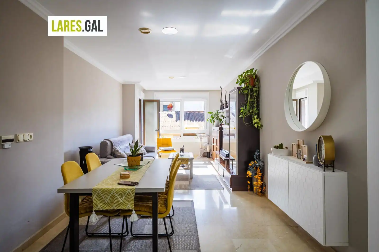 Sala de estar de Piso en venta en Cangas  con Calefacción, Parquet y Terraza