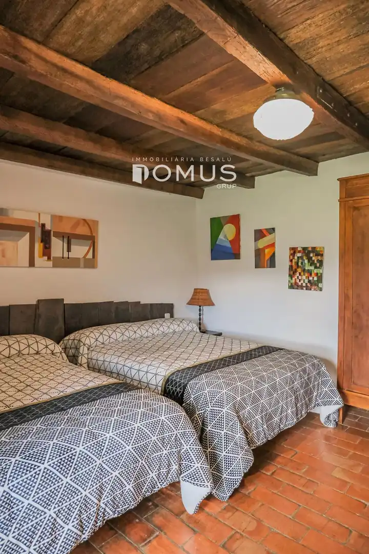 Habitación de Finca rústica en venta en Santa Pau con Calefacción, Parquet y Piscina