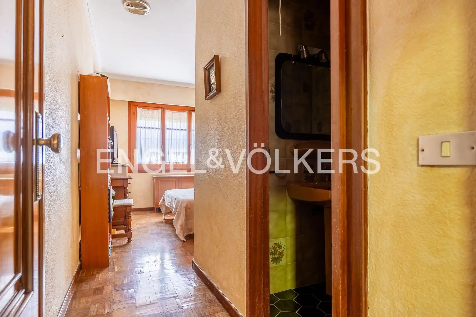 Dormitori de Casa o xalet en venda en Sevilla amb Calefacció, Jardí privat i Parquet