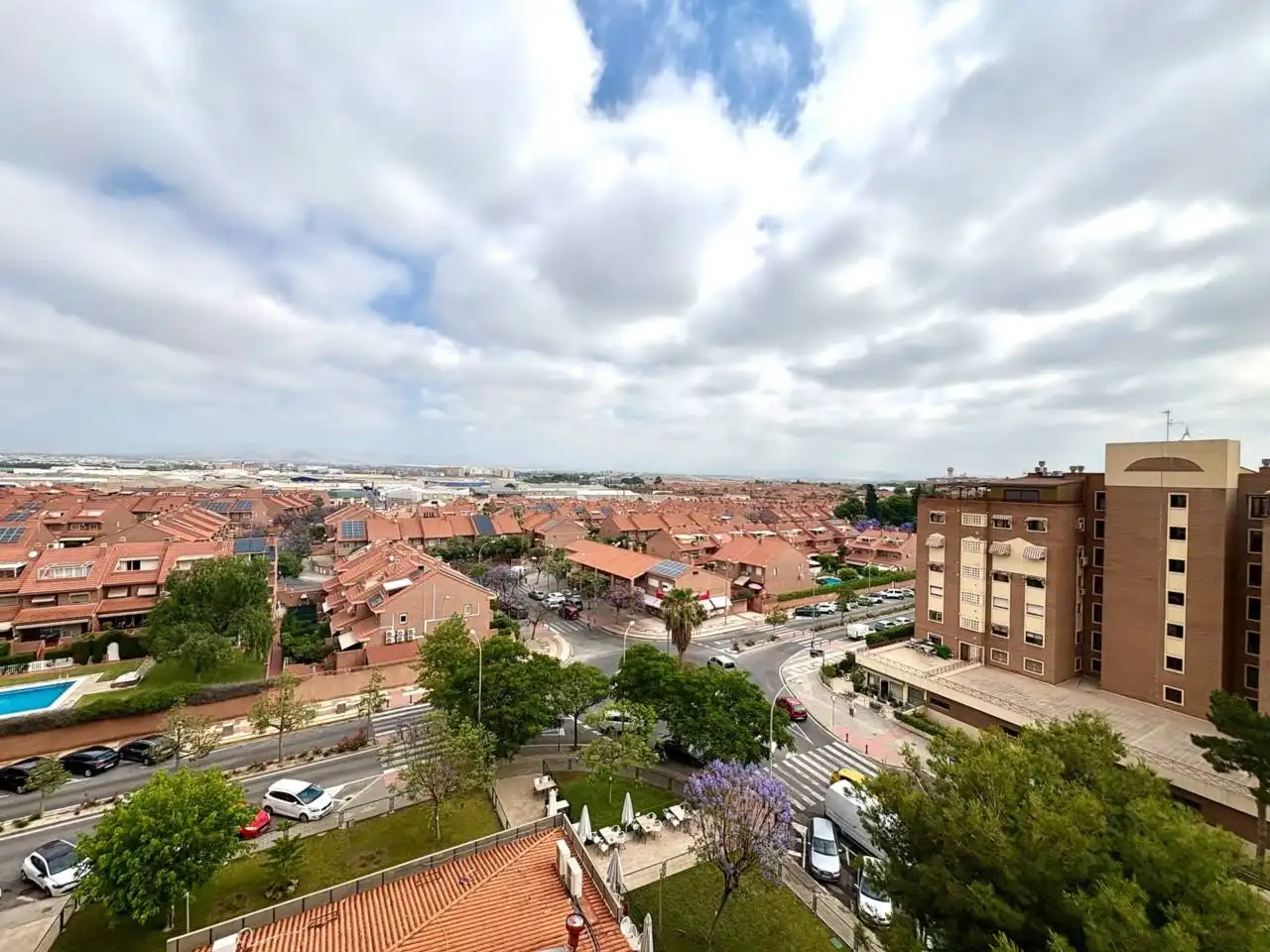 Außenansicht von Wohnung zum Verkauf in Alicante / Alacant mit Klimaanlage, Balkon und Gemeinschaftspool