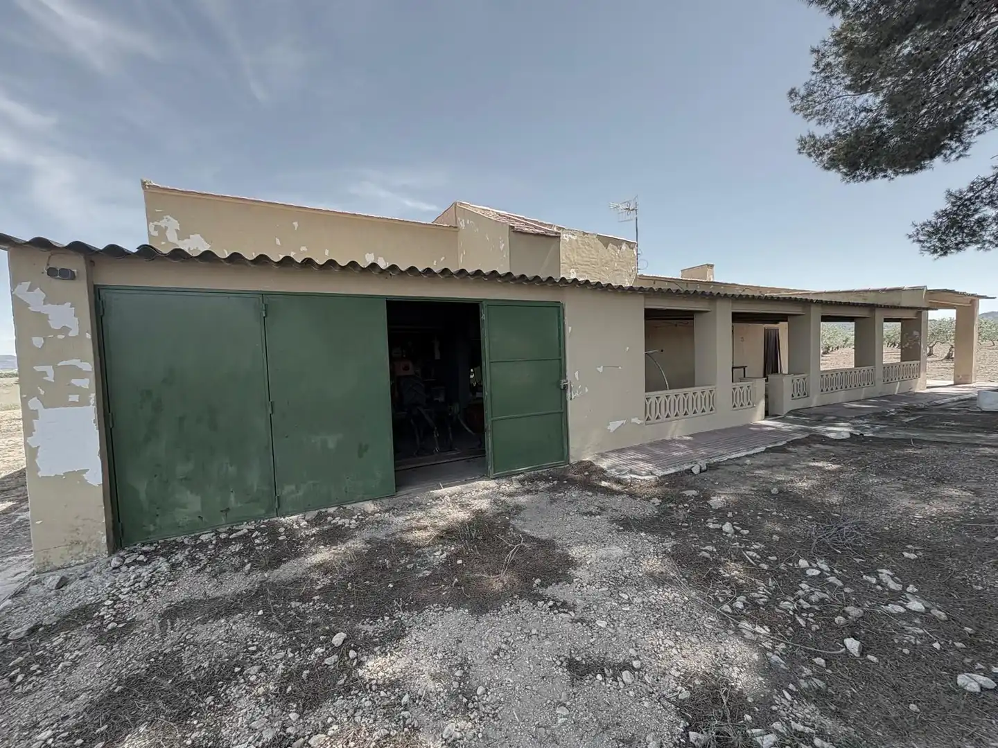 Exterior view of Houses for sale in Almansa  with Heating, Swimming Pool and Furnished