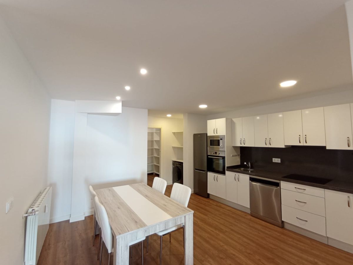 Cuina de Pis de lloguer en Salamanca Capital amb Calefacció, Moblat i Balcó