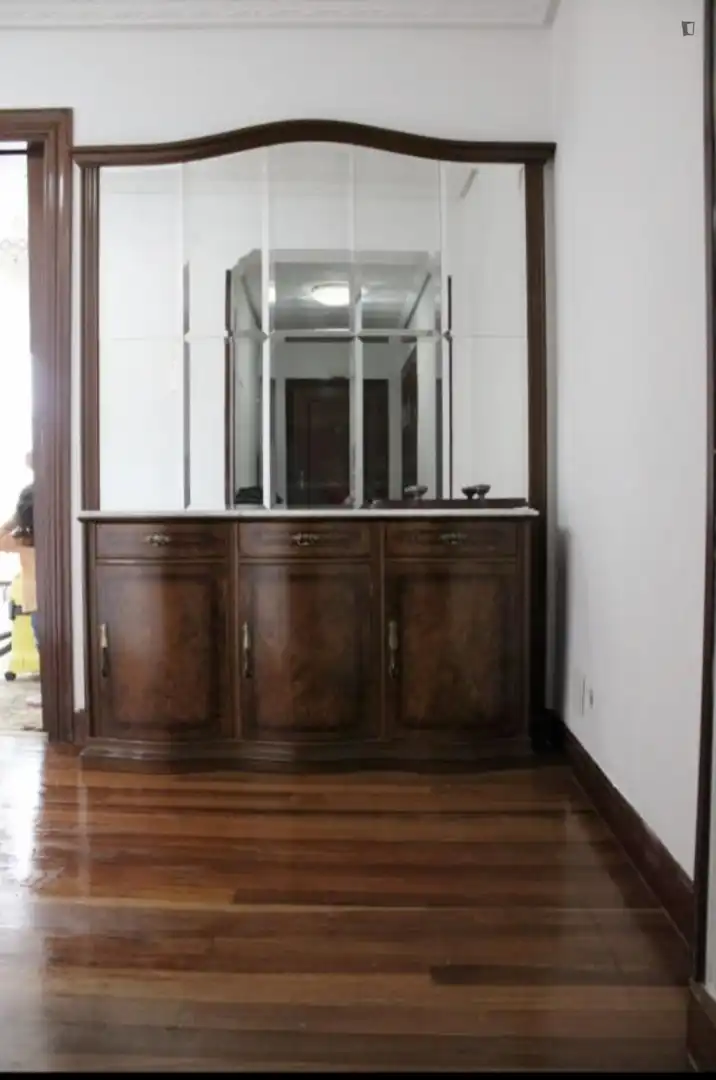 Menjador de Apartament per a compartir en Barakaldo  amb Moblat, Forn i Rentadora
