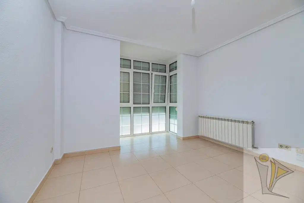 Bedroom of Flat for sale in Madrid
