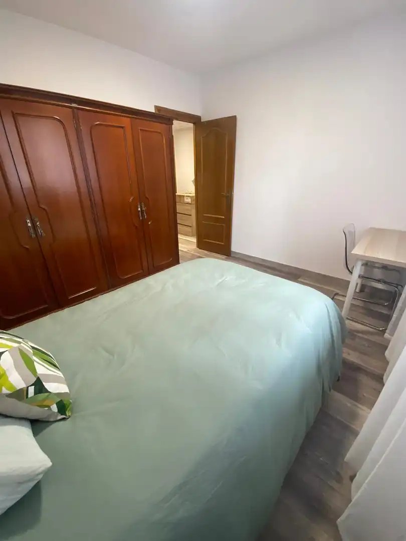 Habitación de Piso de alquiler en Oviedo  con Calefacción