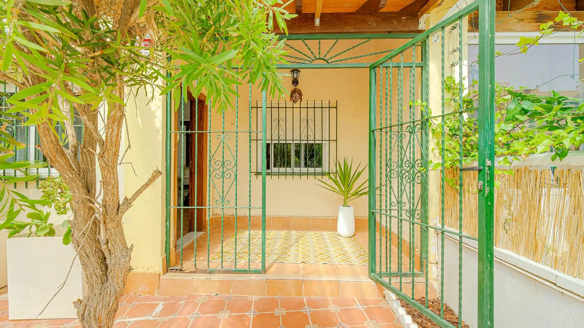Casa adosada en venta en Orihuela con Aire acondicionado, Calefacción y Jardín privado