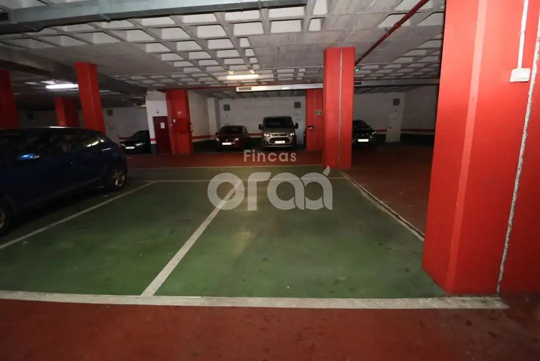 Parking de Piso en venta en Santurtzi  con Calefacción y Trastero