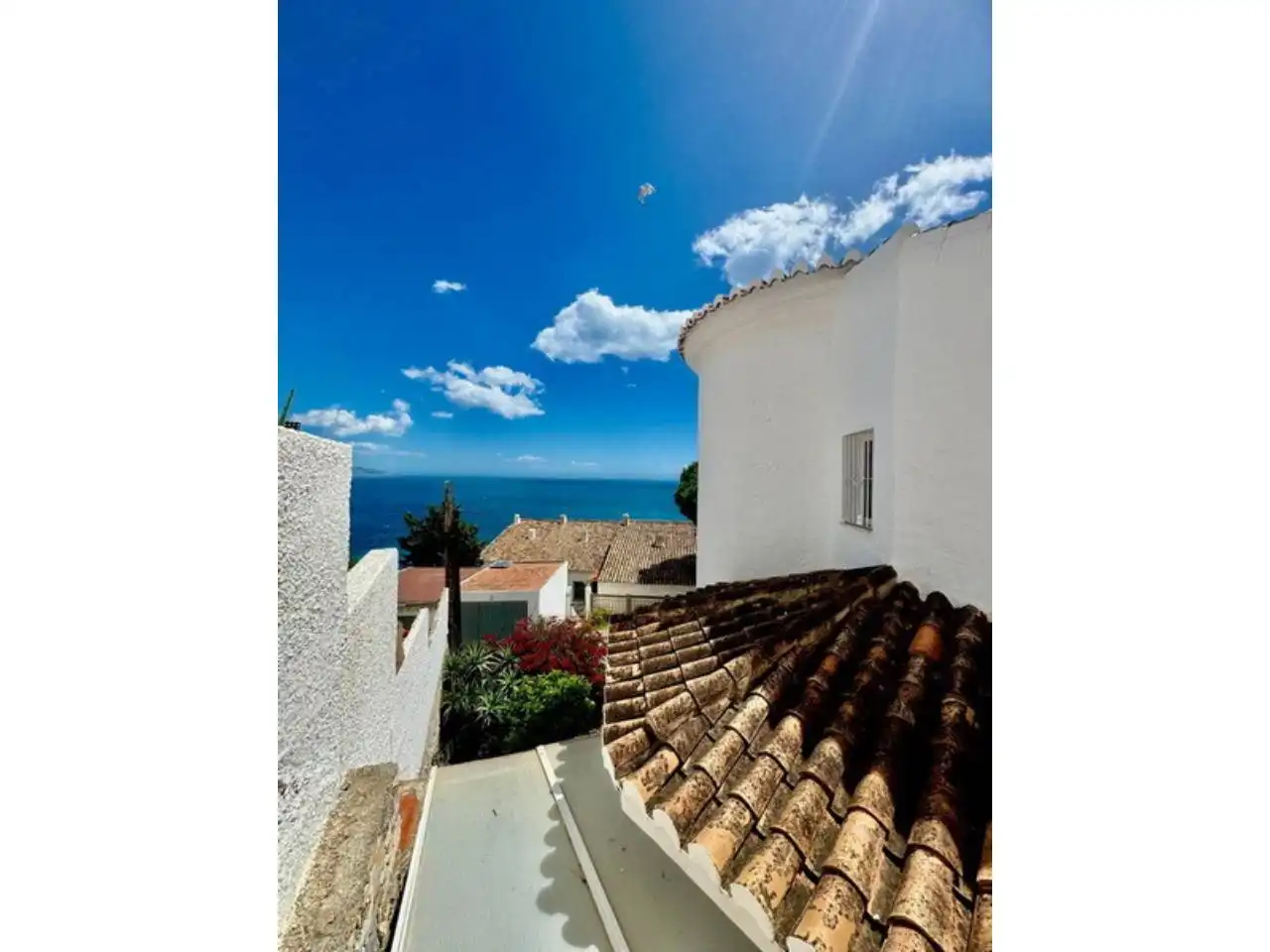 Vista exterior de Casa o xalet en venda en Almuñécar amb Aire condicionat, Jardí privat i Terrassa