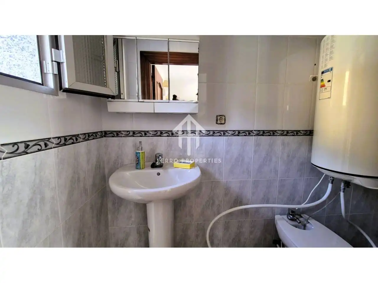Bany de Casa o xalet en venda en Algarinejo amb Jardí privat, Terrassa i Moblat