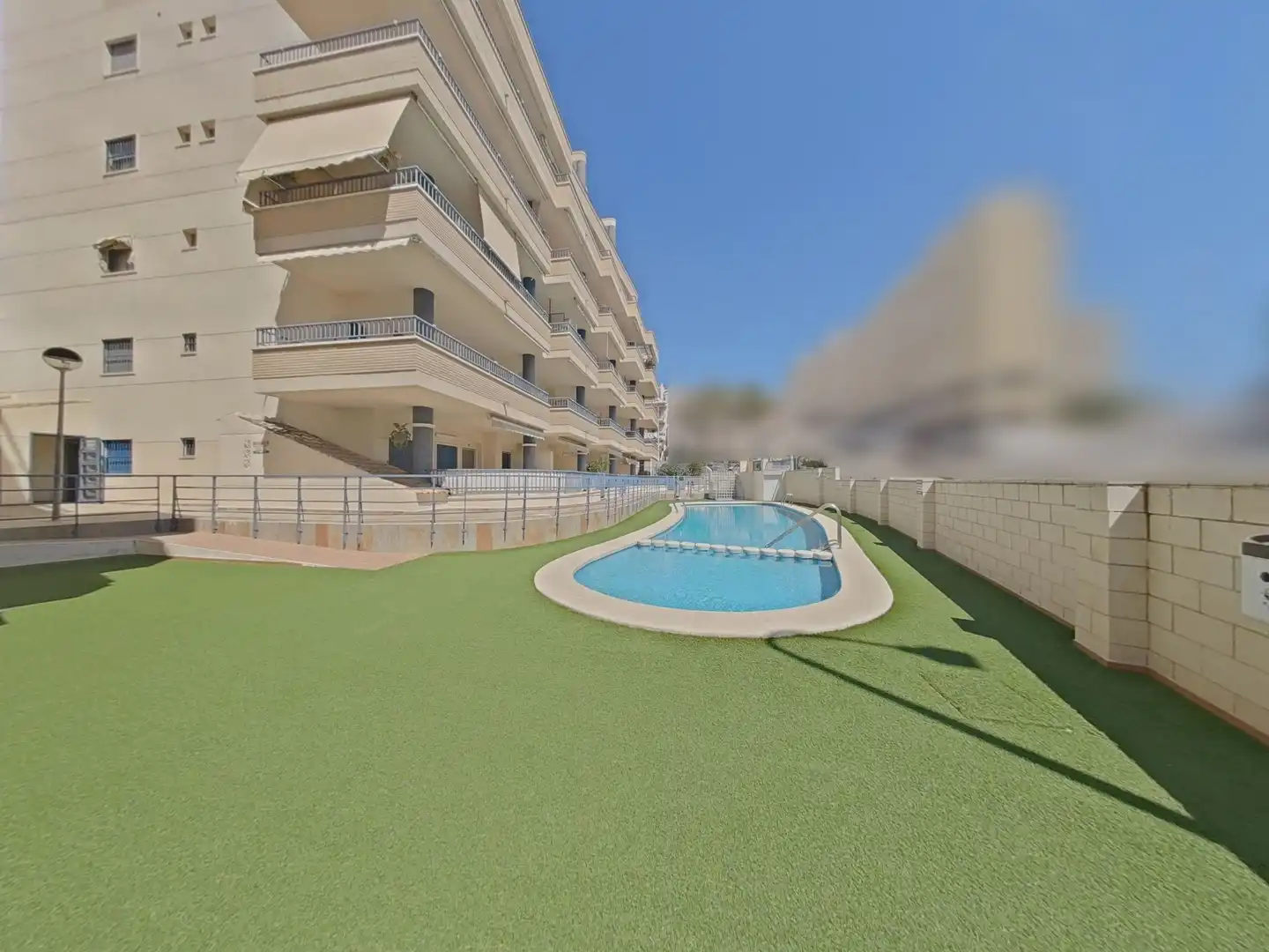 Piscina de Apartamento en venta en Santa Pola con Terraza, Trastero y Amueblado