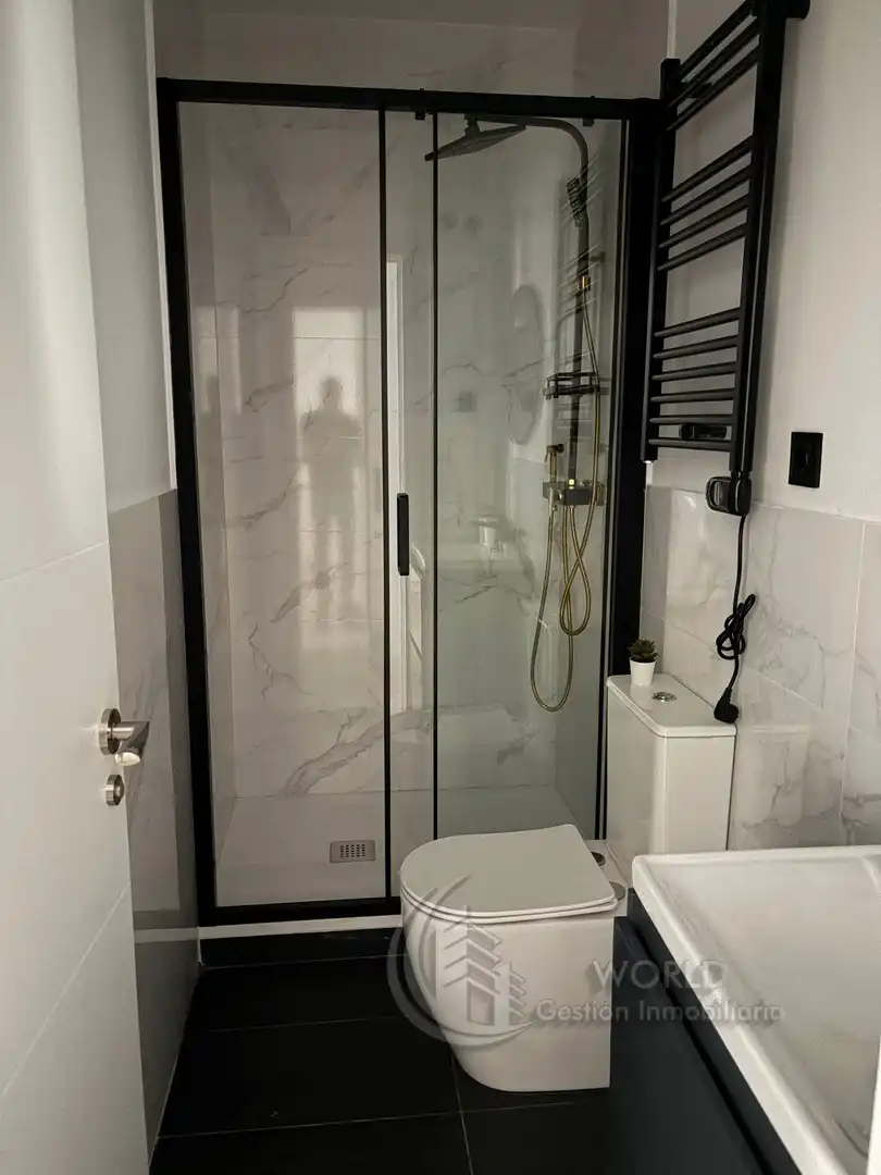 Baño de Piso en venta en Madrid con Aire acondicionado, Calefacción y Amueblado