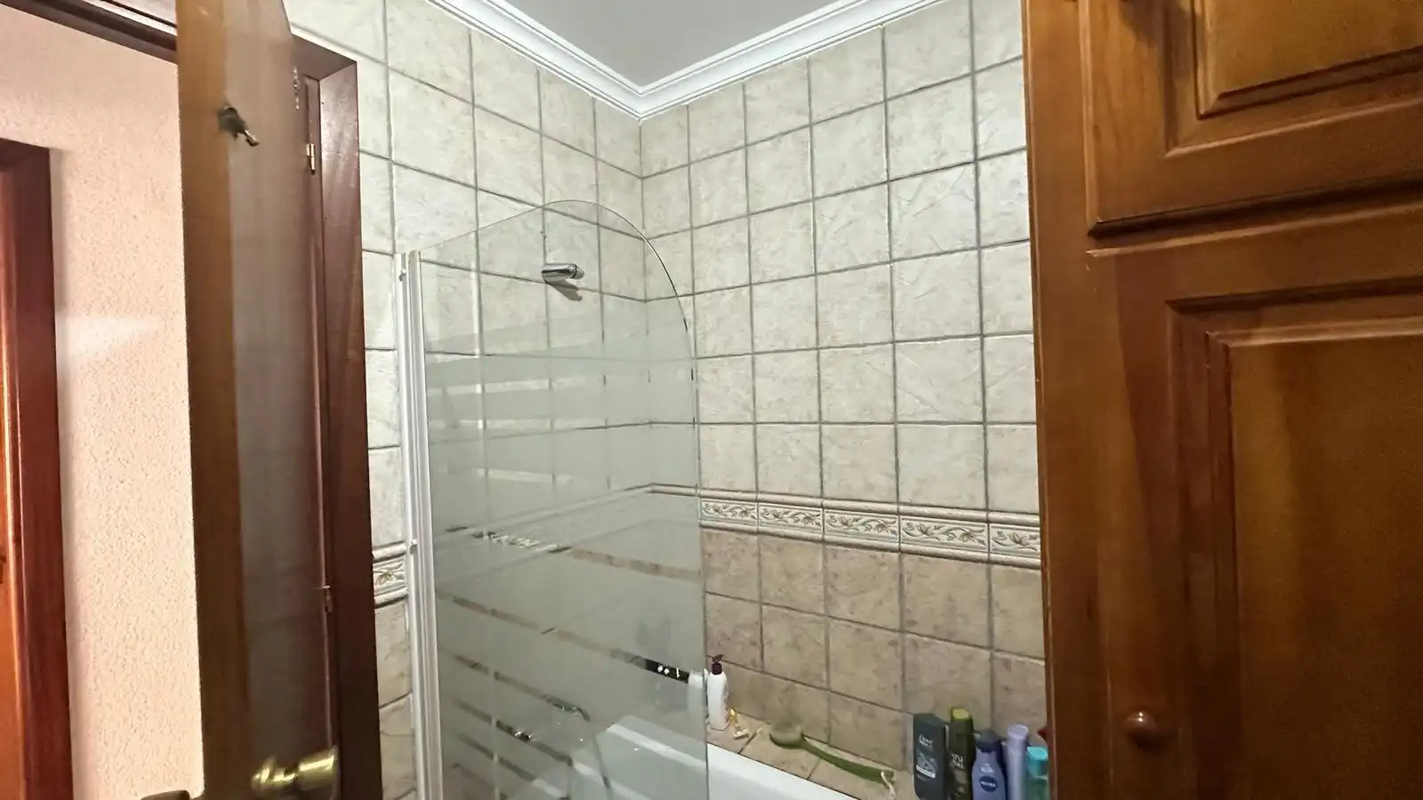 Bany de Pis en venda en La Línea de la Concepción amb Terrassa i Balcó