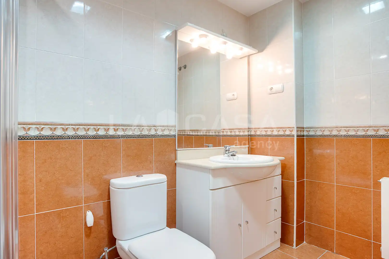 Baño de Piso en venta en Santa Coloma de Gramenet con Calefacción, Terraza y Trastero