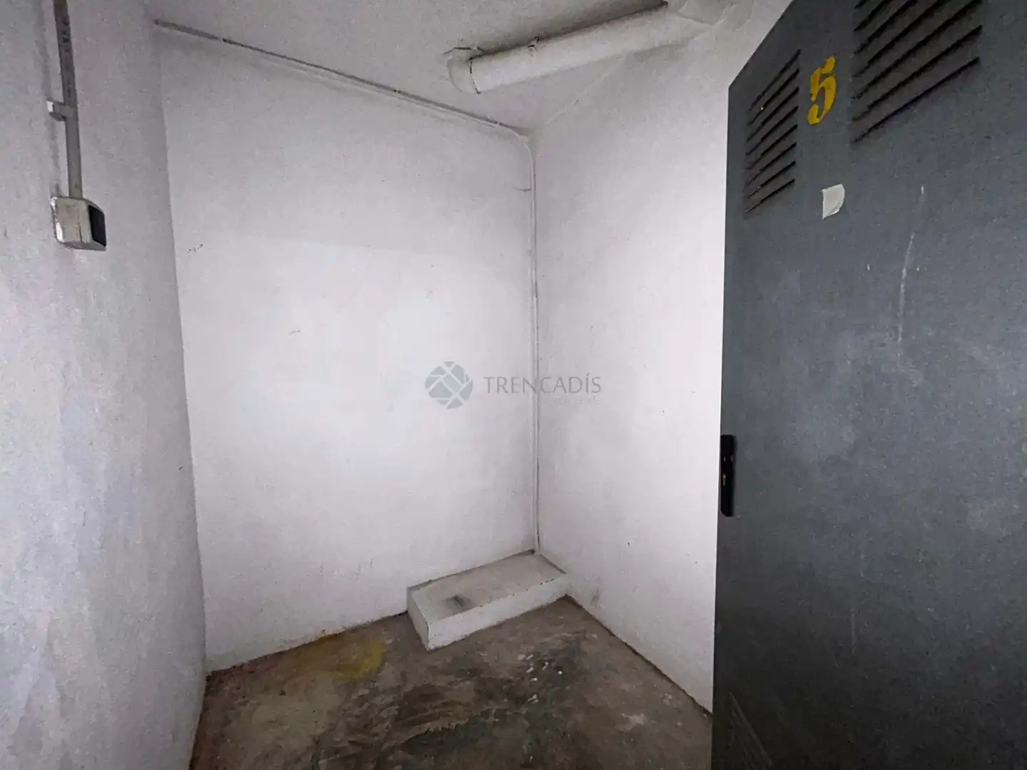 Storage room for sale in Montichelvo, Mont-Olivet