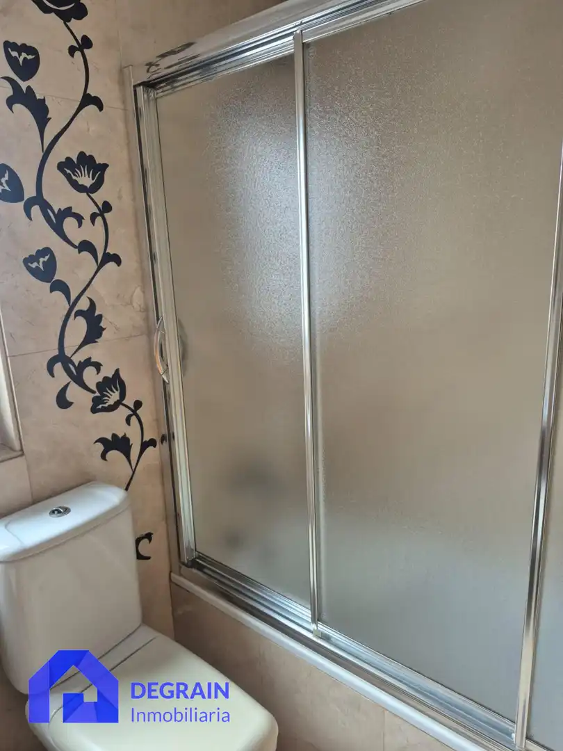 Bany de Pis de lloguer en Oviedo  amb Calefacció, Terrassa i Traster