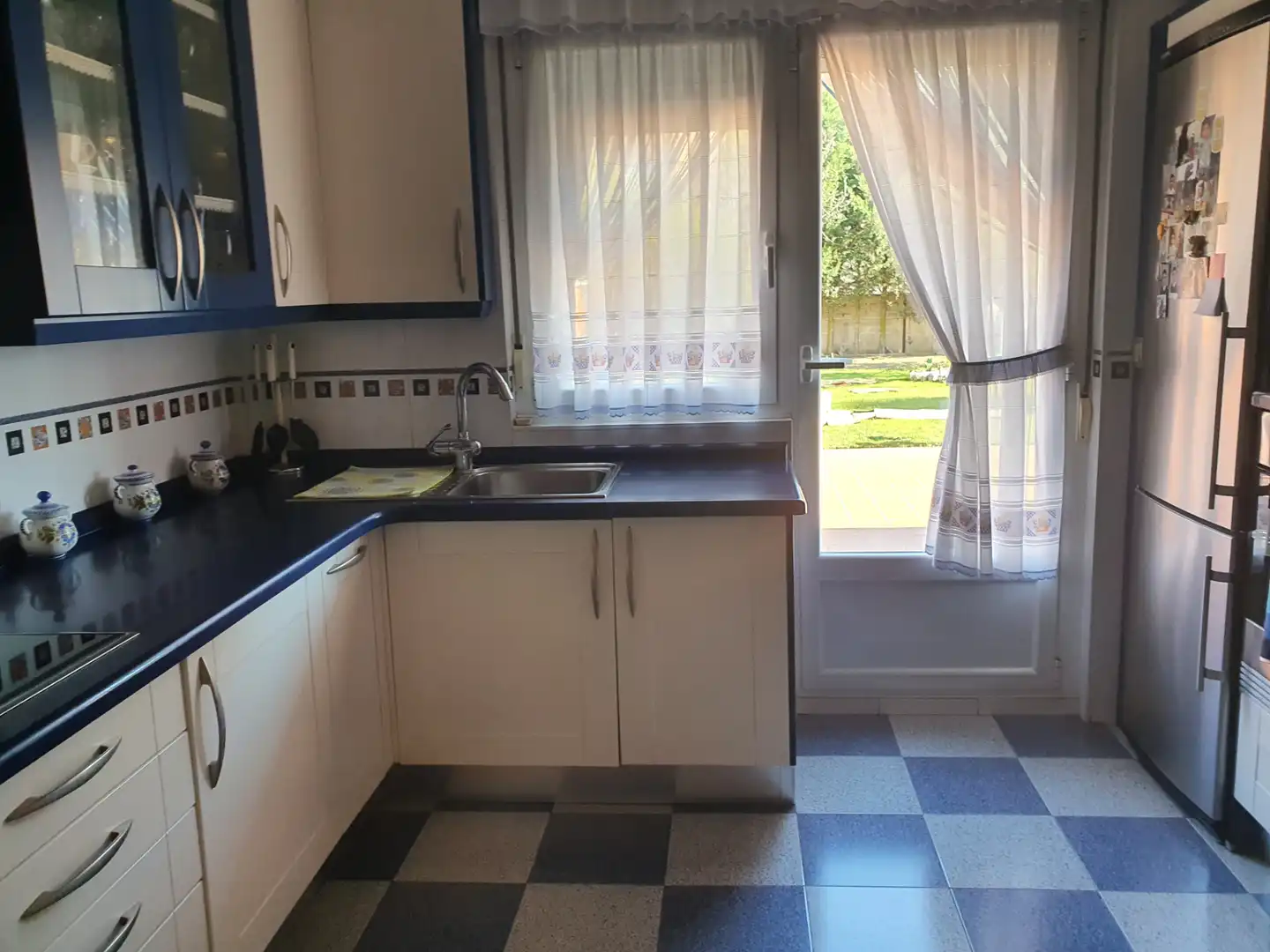 Cuina de Casa o xalet en venda en León Capital  amb Calefacció, Jardí privat i Forn