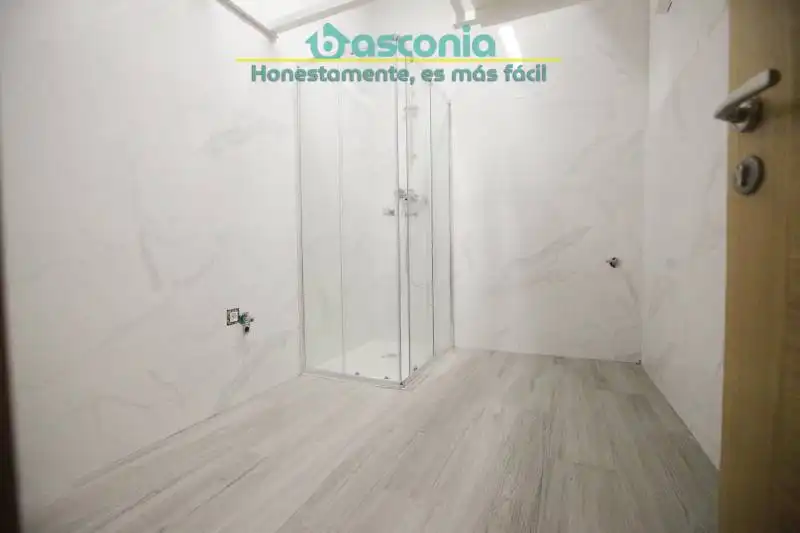 Baño de Local en venta en Basauri  con Amueblado