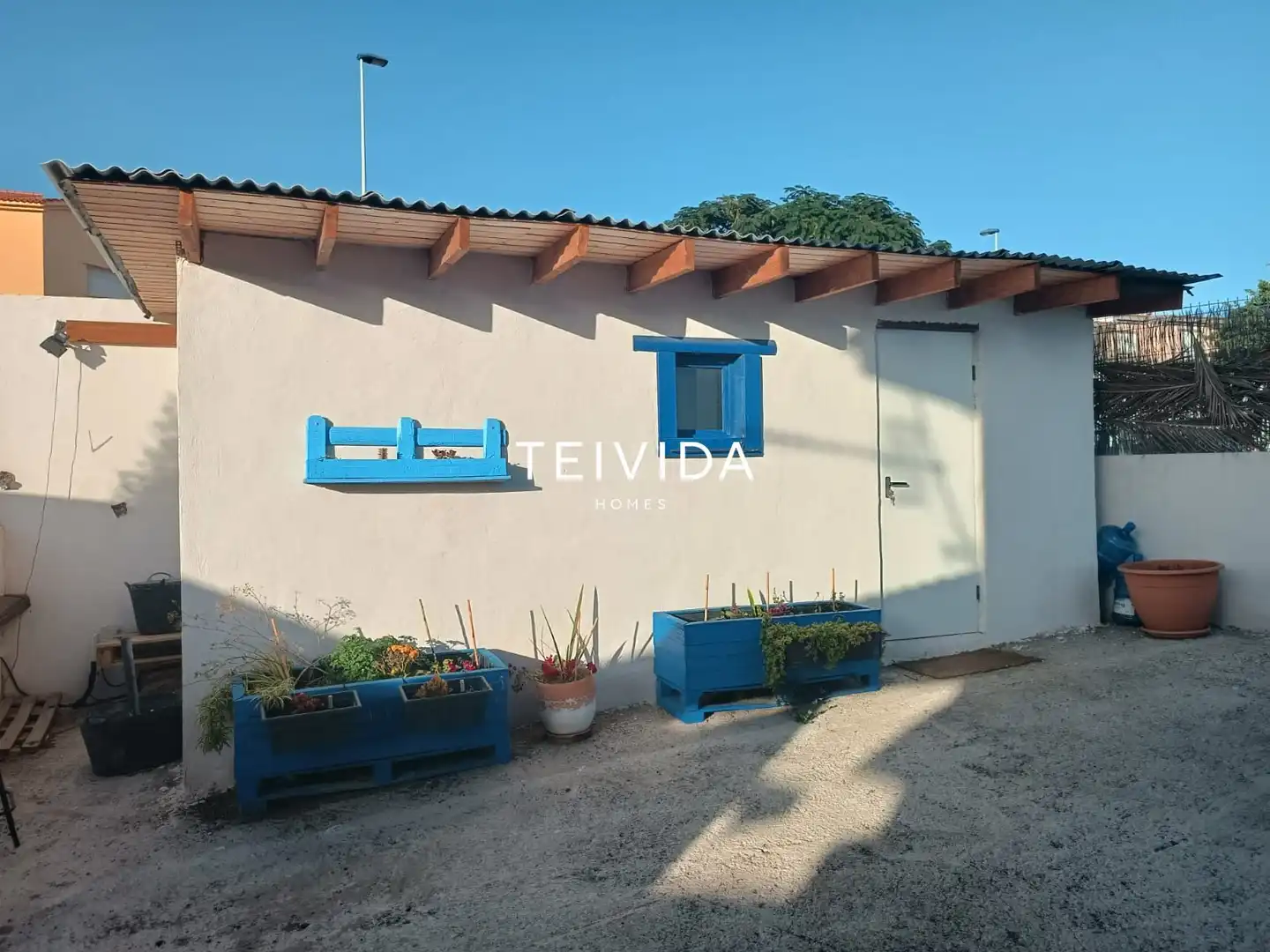 Vista exterior de Casa o xalet en venda en Granadilla de Abona amb Traster, Piscina i Moblat