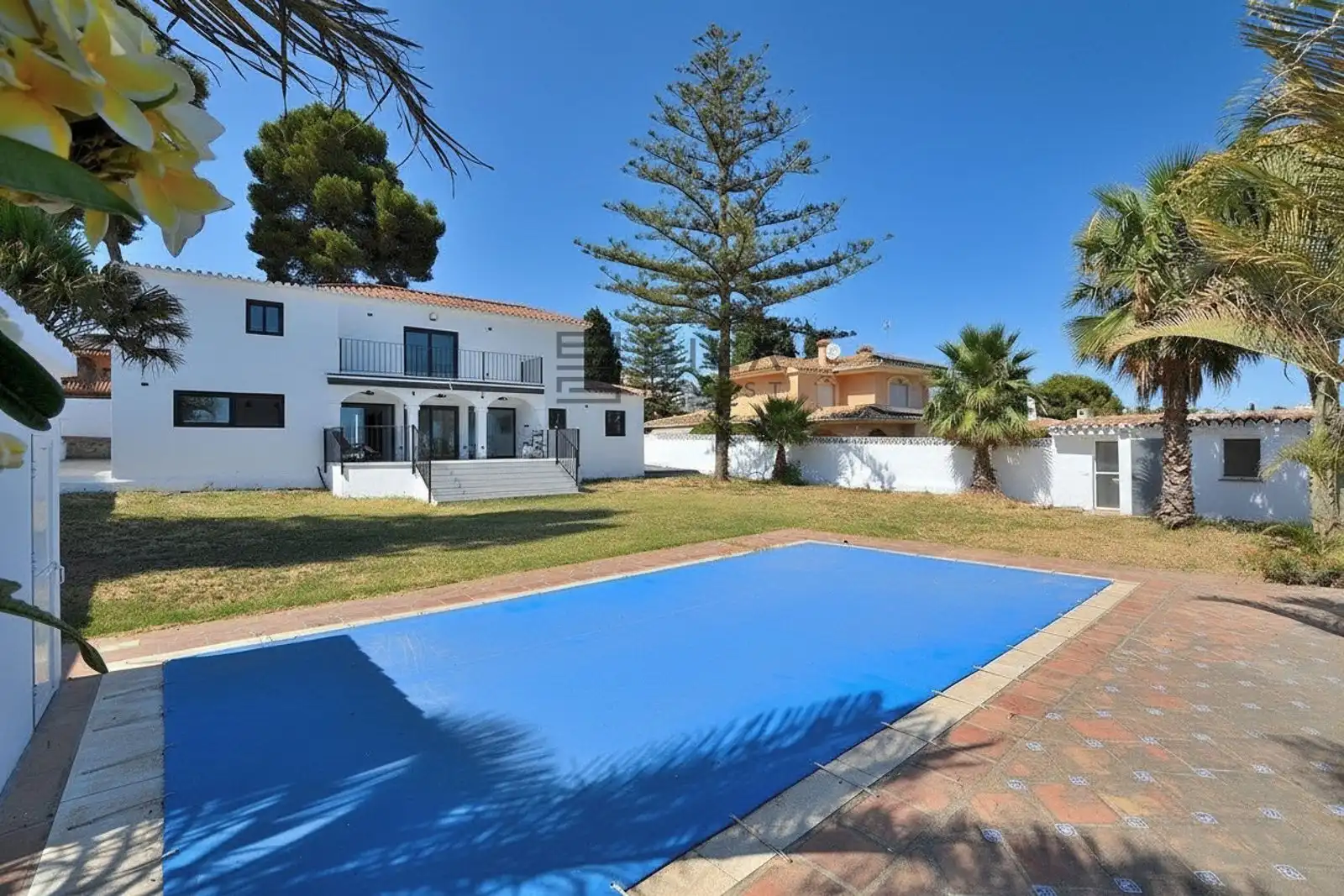 Chalet con piscina en venta en El Coto
