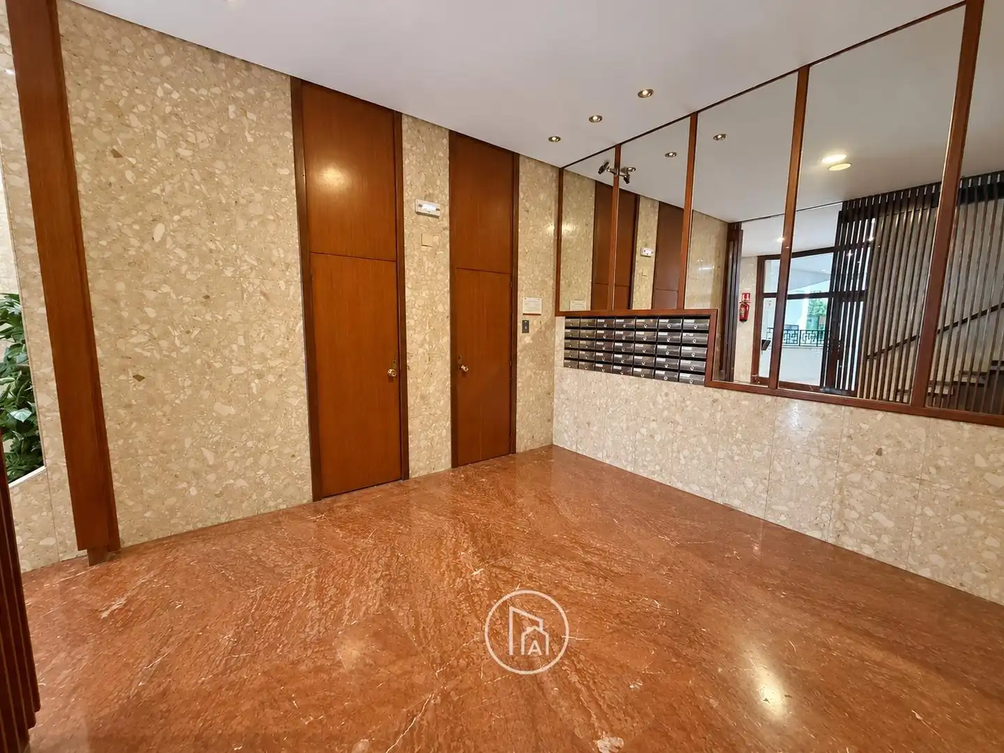 Wohnung zum Verkauf in Valencia mit Klimaanlage, Terrasse und Balkon