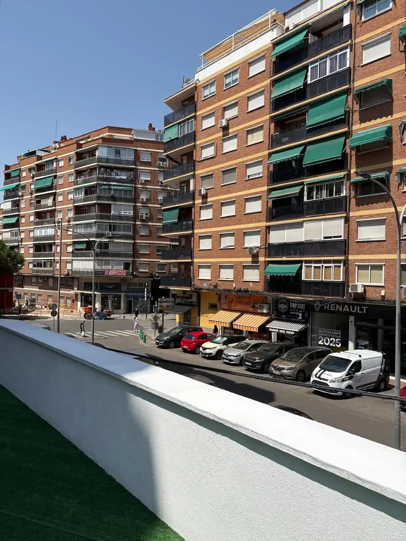 Vista exterior de Dúplex en venda en Alcalá de Henares amb Aire condicionat