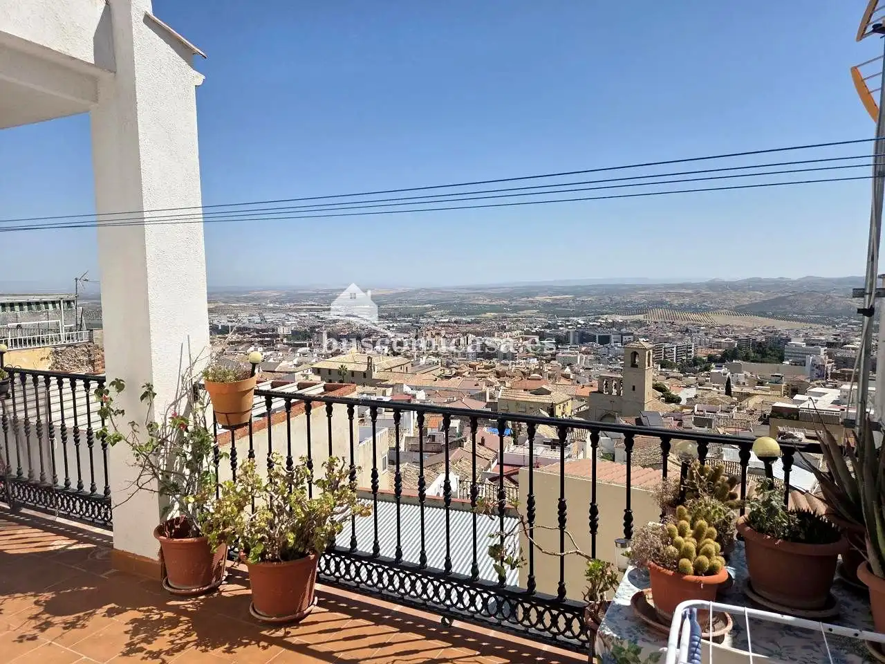 Vista exterior de Casa adosada en venda en Jaén amb Aire condicionat, Terrassa i Moblat