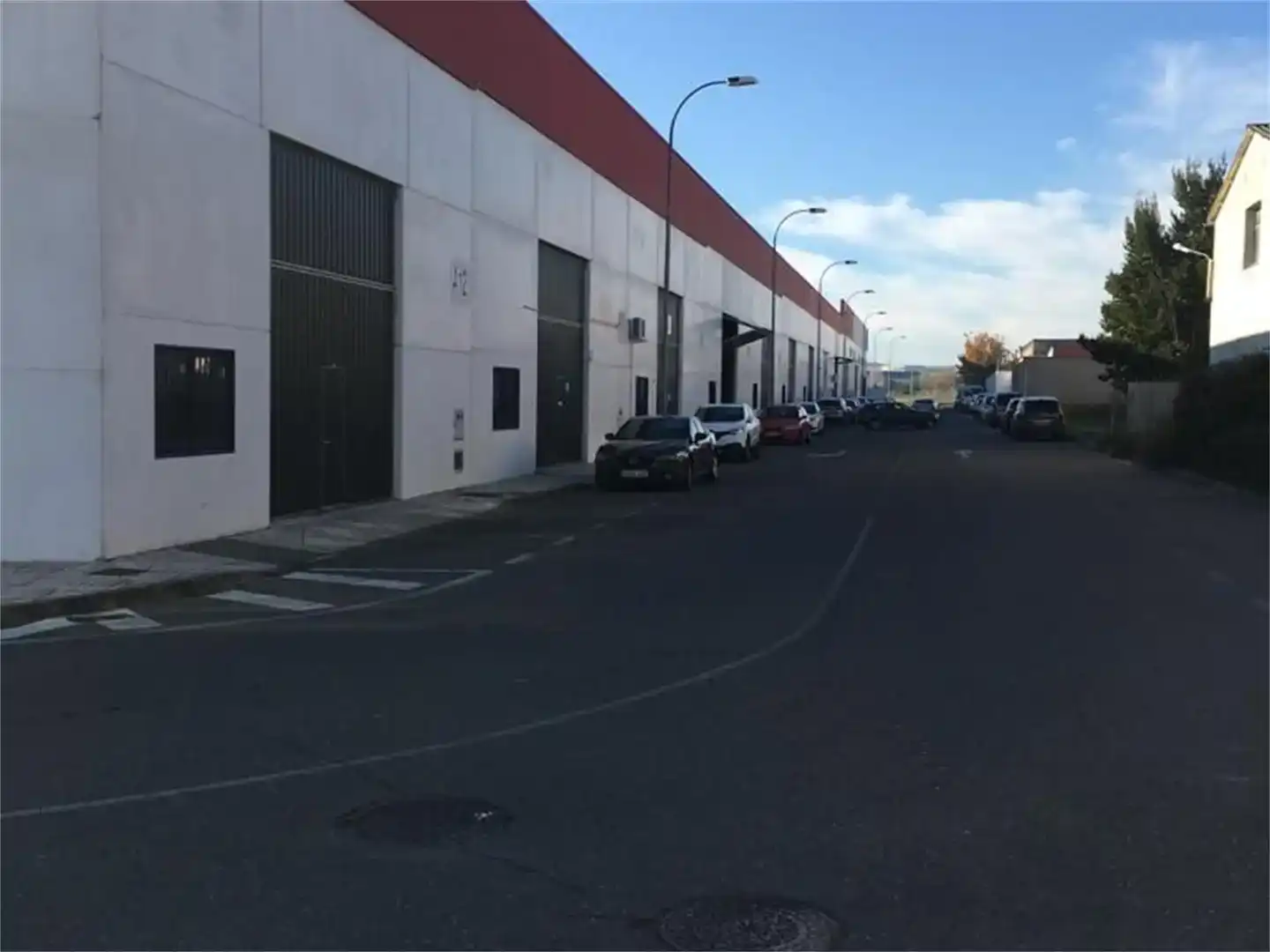 Außenansicht von Fabrikhallen zur Miete in Plasencia