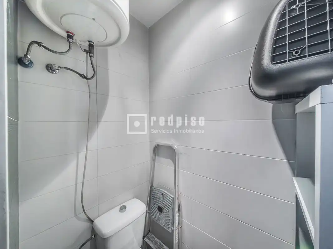 Baño de Local en venta en Madrid