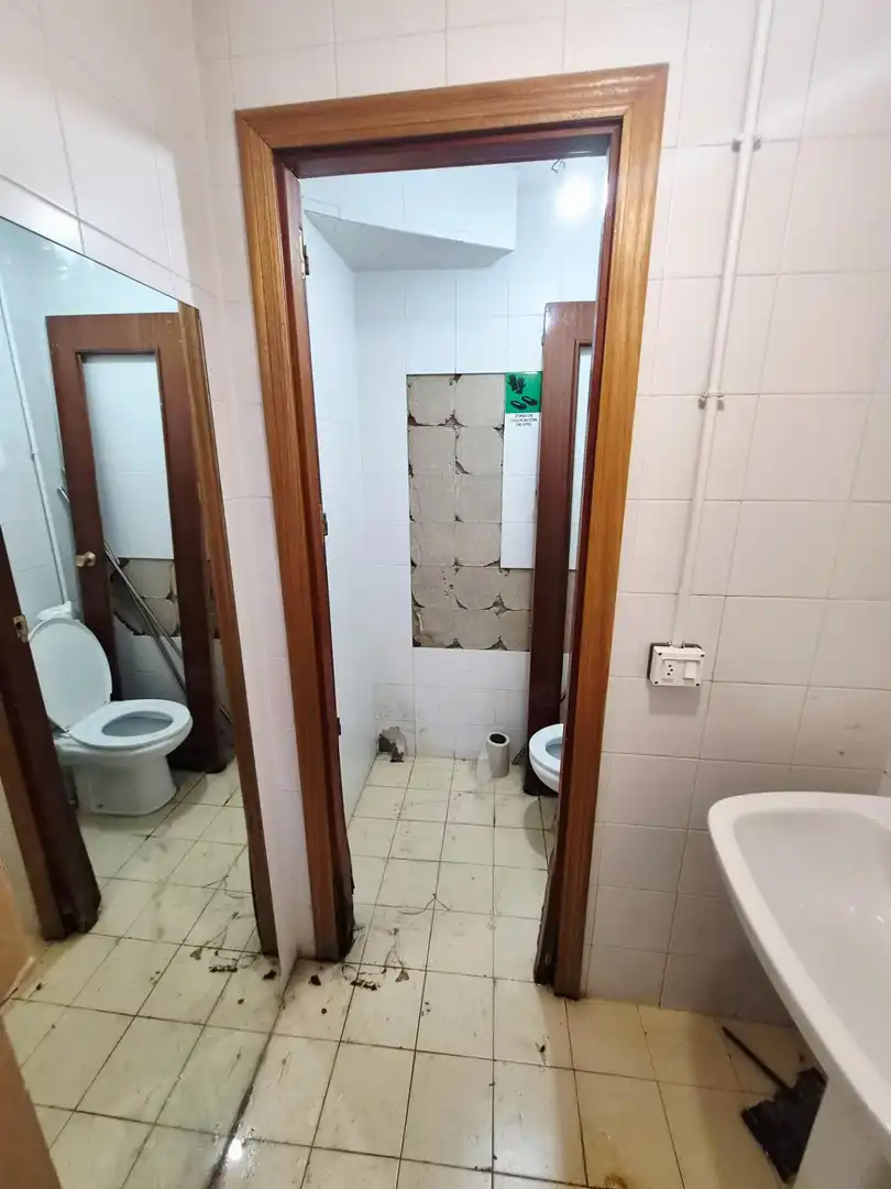 Bany de Local de lloguer en Ciudad Real amb Aire condicionat