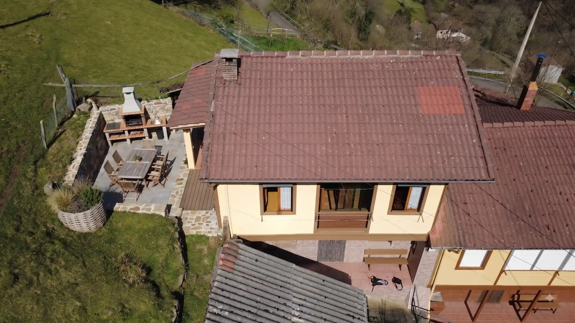 Vista exterior de Casa o chalet en venta en San Martín del Rey Aurelio con Jardín privado, Amueblado y Balcón