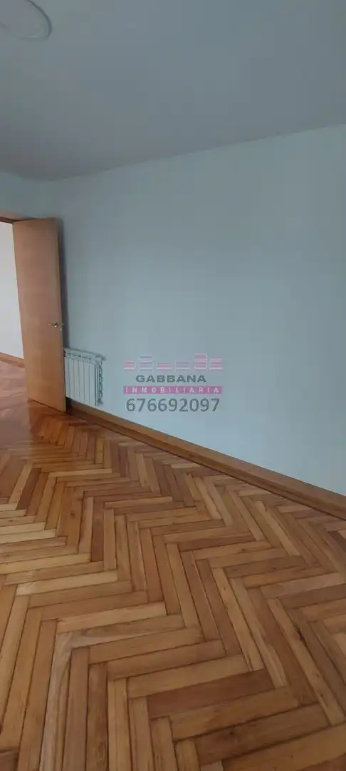 Pis de lloguer a Rúa do Conde de Torrecedeira, Berbés - Peritos