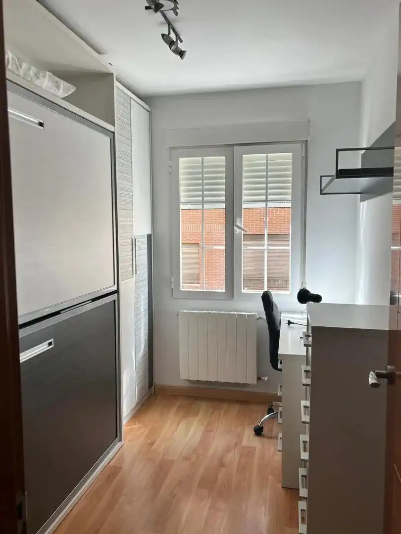 Bedroom of Flat for rent in Granada  with Air Conditioner, Heating and Furnished