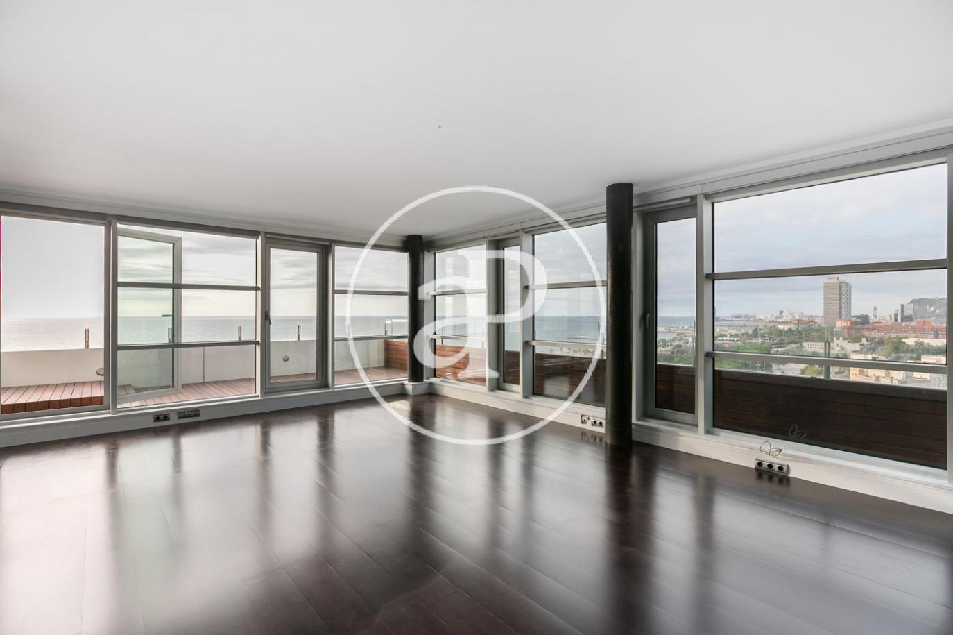 Exterior view of Attic for sale in  Barcelona Capital  with Air Conditioner, Heating and Terrace