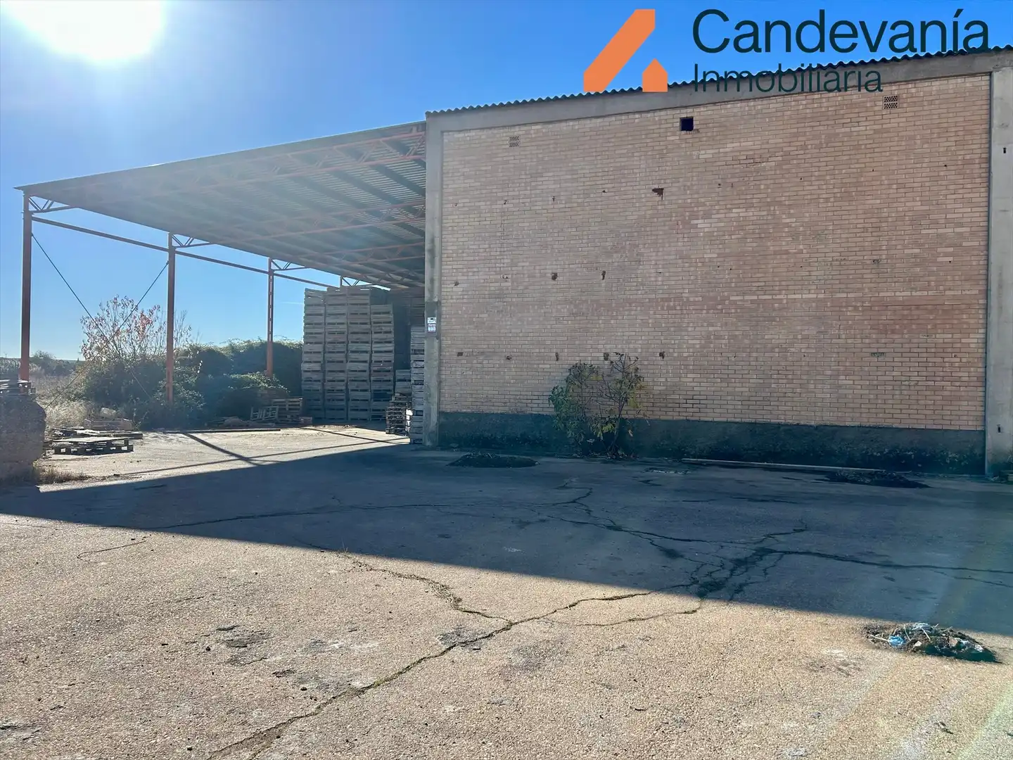 Vista exterior de Nave industrial en venta en Zuera