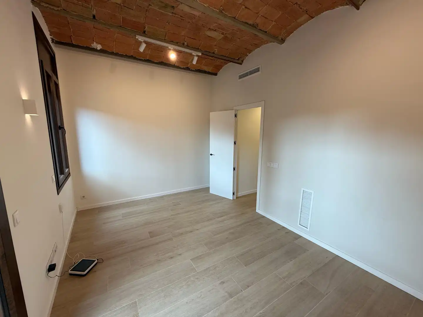 Wohnung zur Miete in Girona mit Klimaanlage, Terrasse und Balkon