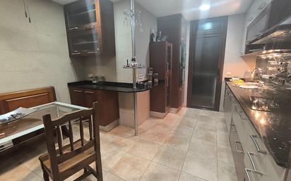 Kitchen of Flat for sale in L'Hospitalet de Llobregat  with Parquet flooring, Furnished and Oven