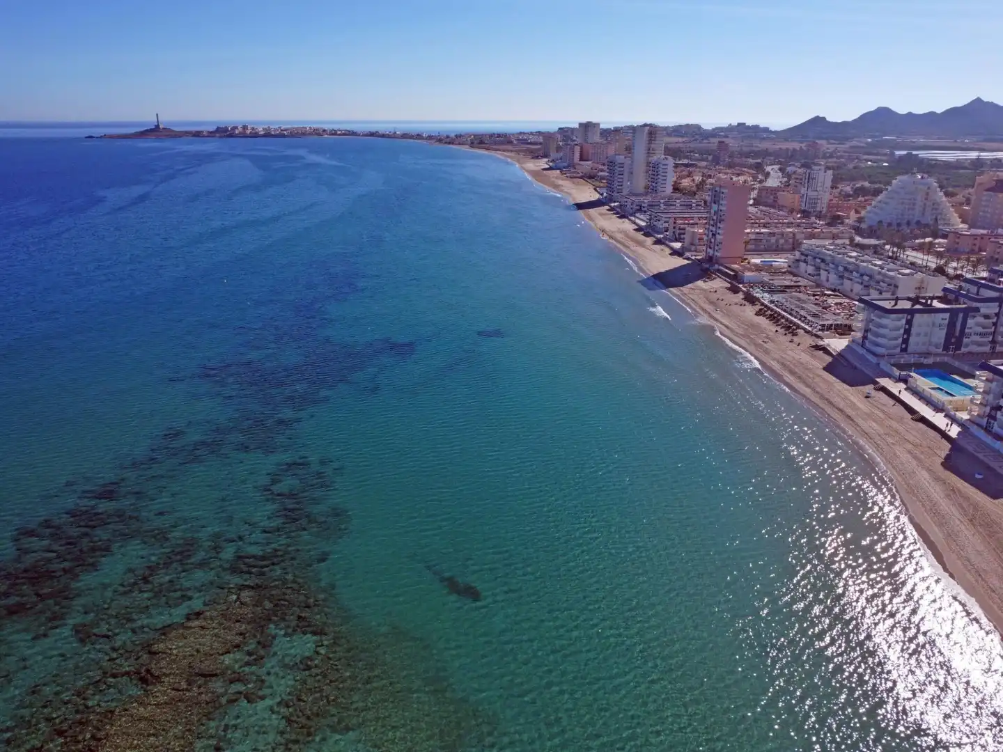 Vista exterior de Piso en venta en La Manga del Mar Menor con Terraza y Piscina comunitaria