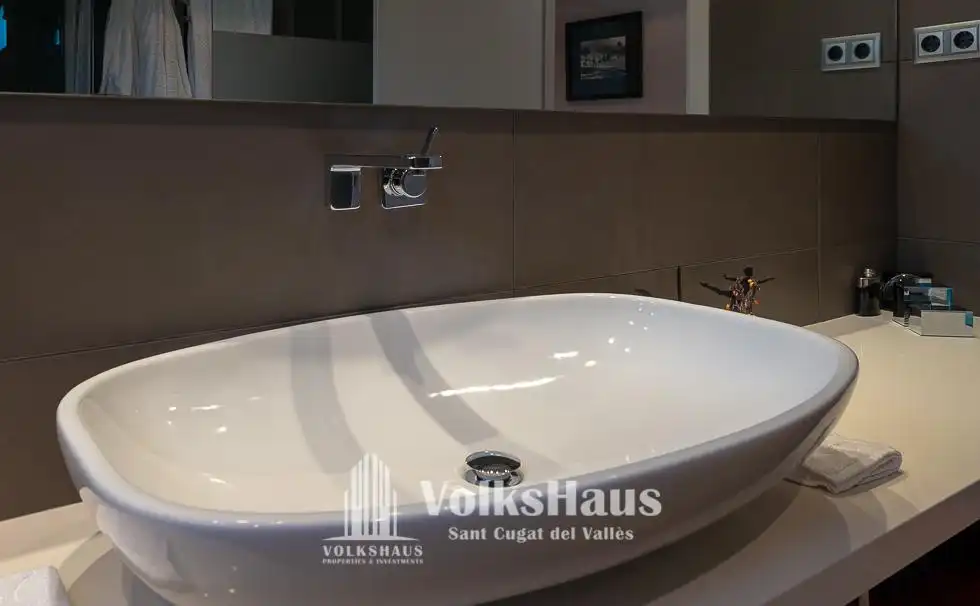 Badezimmer von Haus oder Chalet zum Verkauf in Sant Cugat del Vallès mit Klimaanlage, Heizung und Privatgarten
