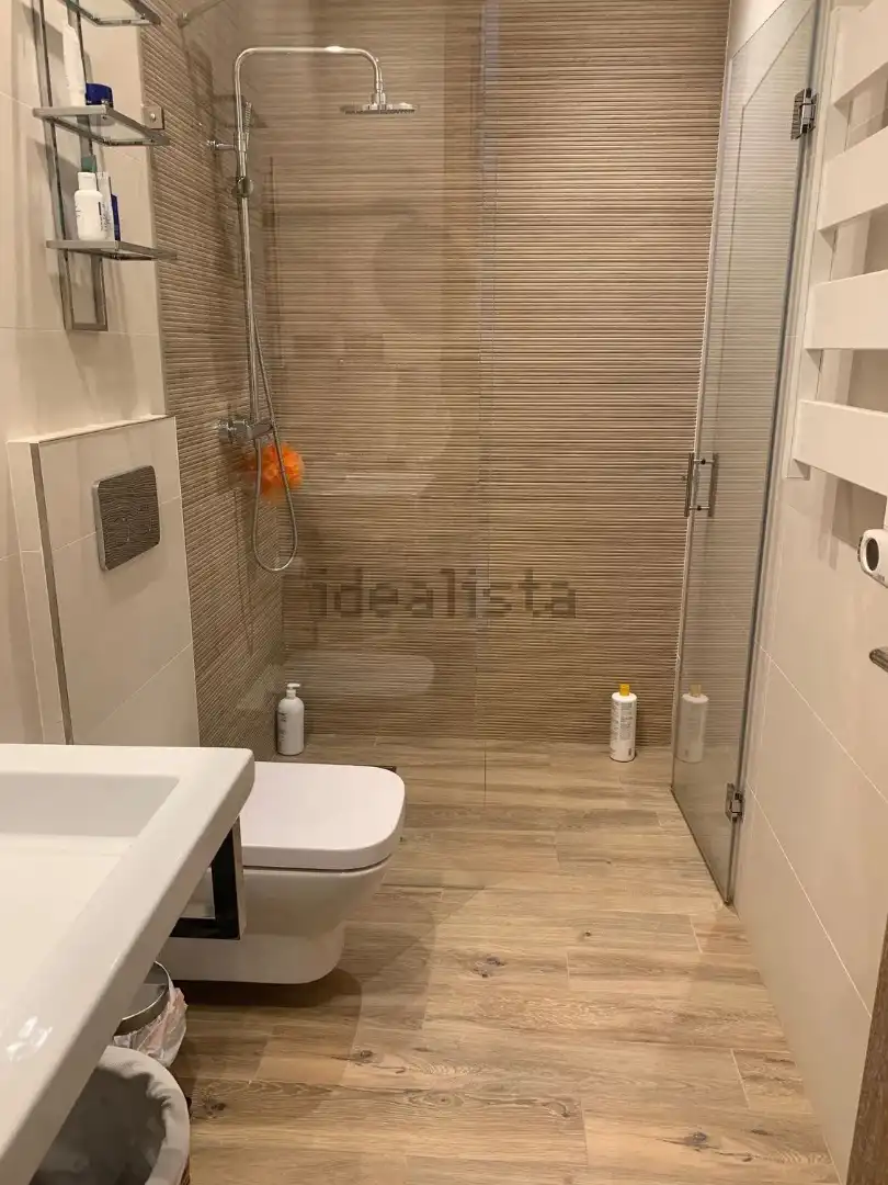 Bany de Casa o xalet de lloguer en Madrid amb Aire condicionat, Calefacció i Jardí privat
