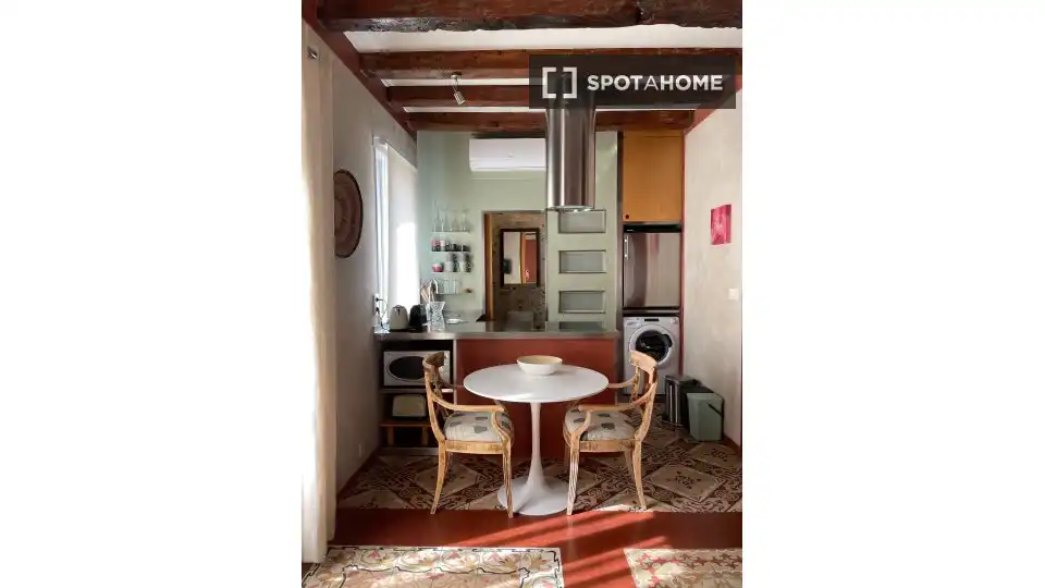 Room in La Barceloneta